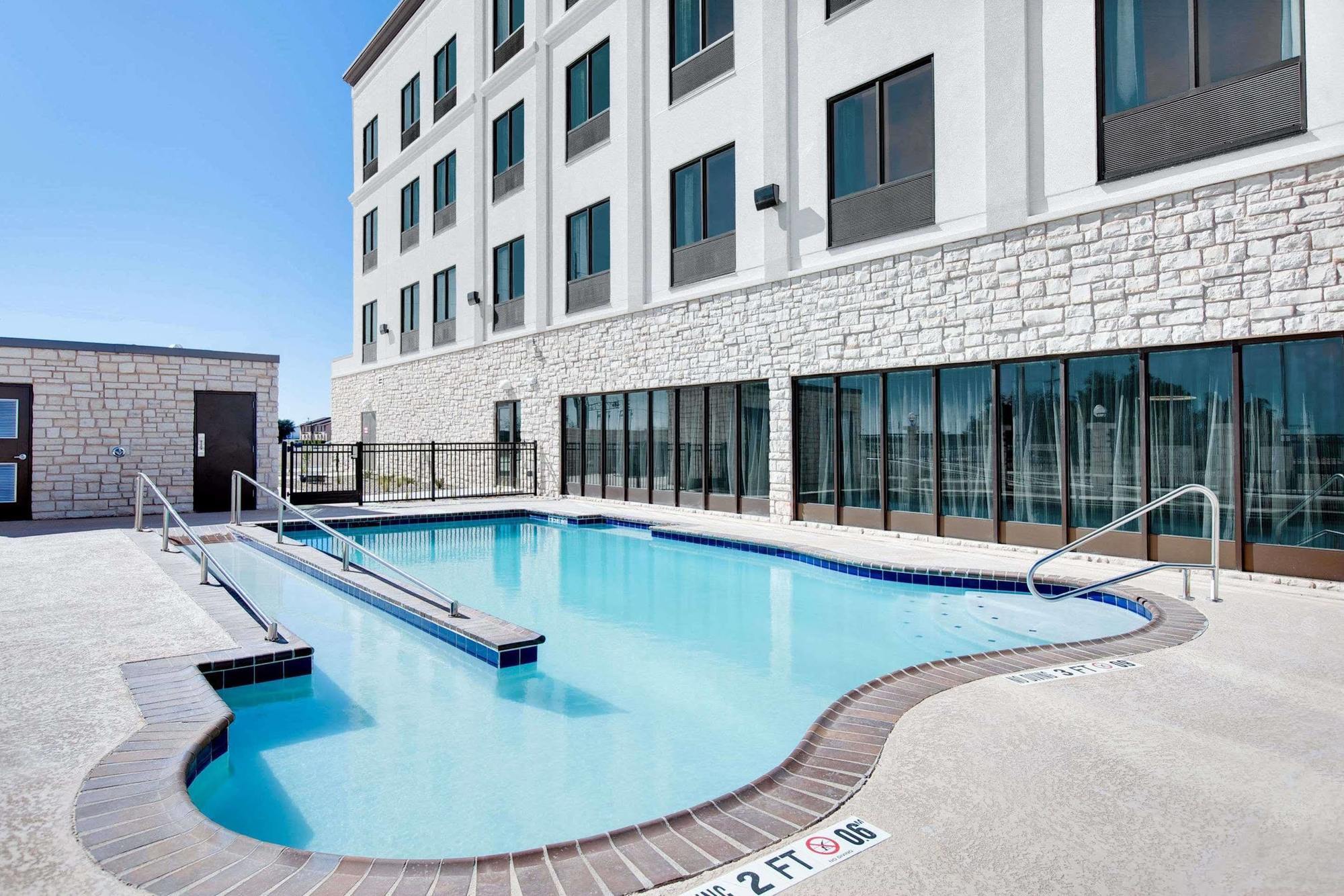 Wingate By Wyndham San Angelo Hotel Exterior photo
